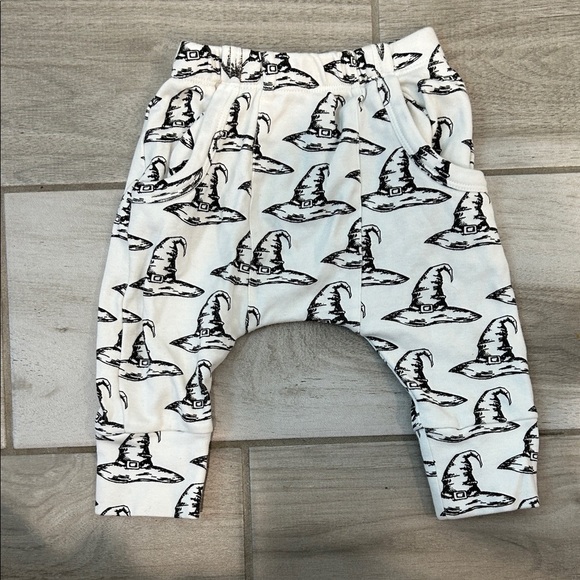 Kate Quinn Black and White Wizard / Witch Hat Joggers - Picture 1 of 4